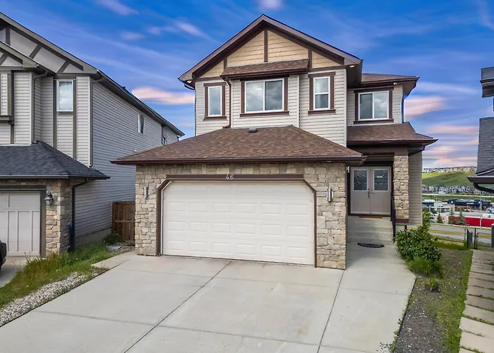Luxury Lakeview Home - 2500Sqft Of Private Space With 5 Beds, 4 Bath, 2 Living Rooms, Kitchen, Ac, Jacuzzi, 18-Min To Airport, 20-Min To Downtown, 80-Min To Banff