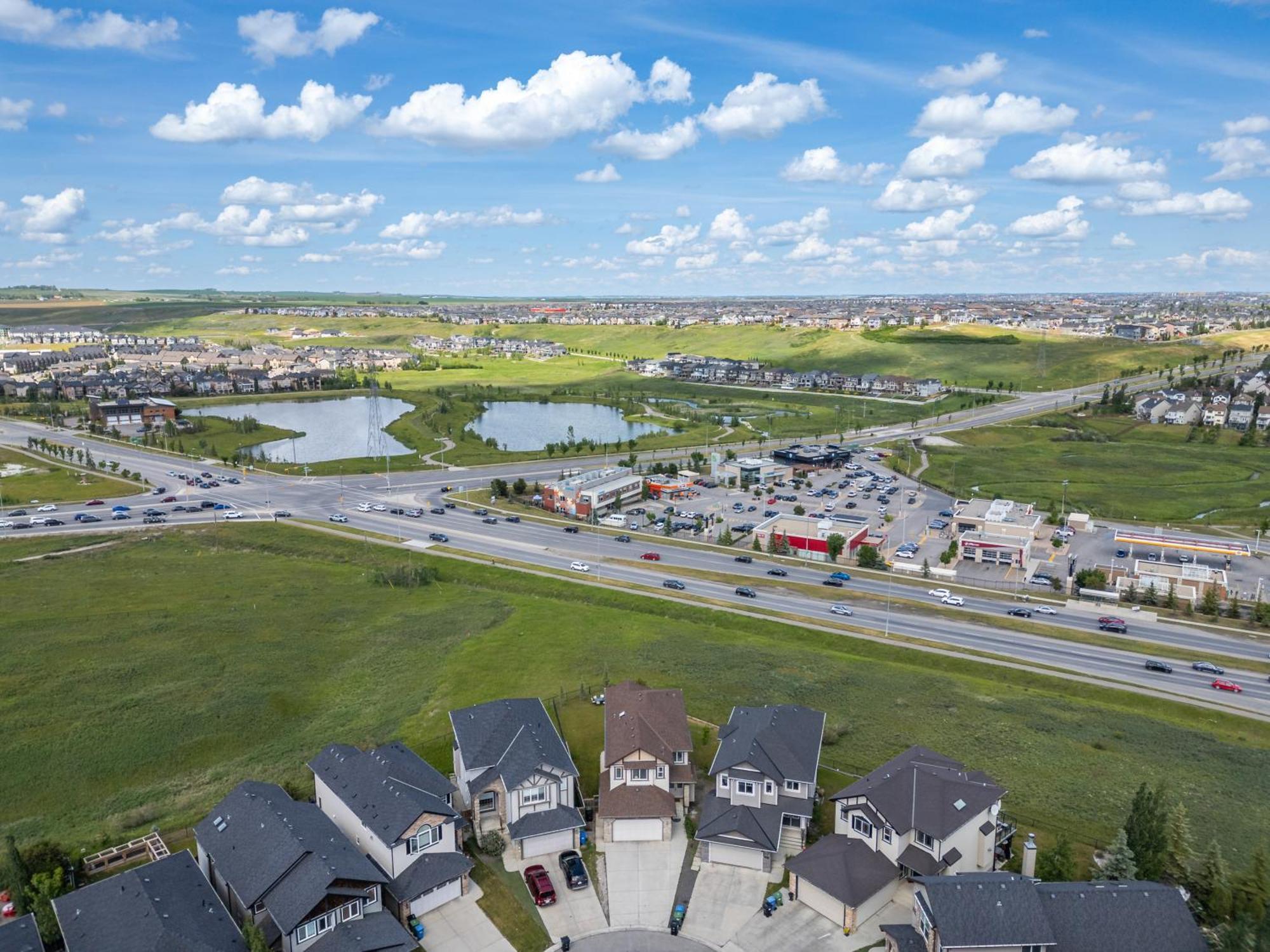Hébergement de vacances Luxury Lakeview - 2500sqft Of Private Space With 5 Beds, 4 Bath, 2 Living Rooms, Kitchen, Ac, Jacuzzi, 18-min To Airport, 20-min To Downtown, 80-min To Banff *