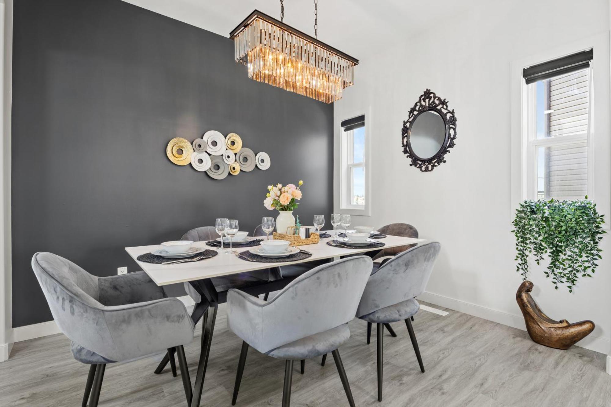 Hébergement de vacances Luxury Lakeview - 2500sqft Of Private Space With 5 Beds, 4 Bath, 2 Living Rooms, Kitchen, Ac, Jacuzzi, 18-min To Airport, 20-min To Downtown, 80-min To Banff Calgary