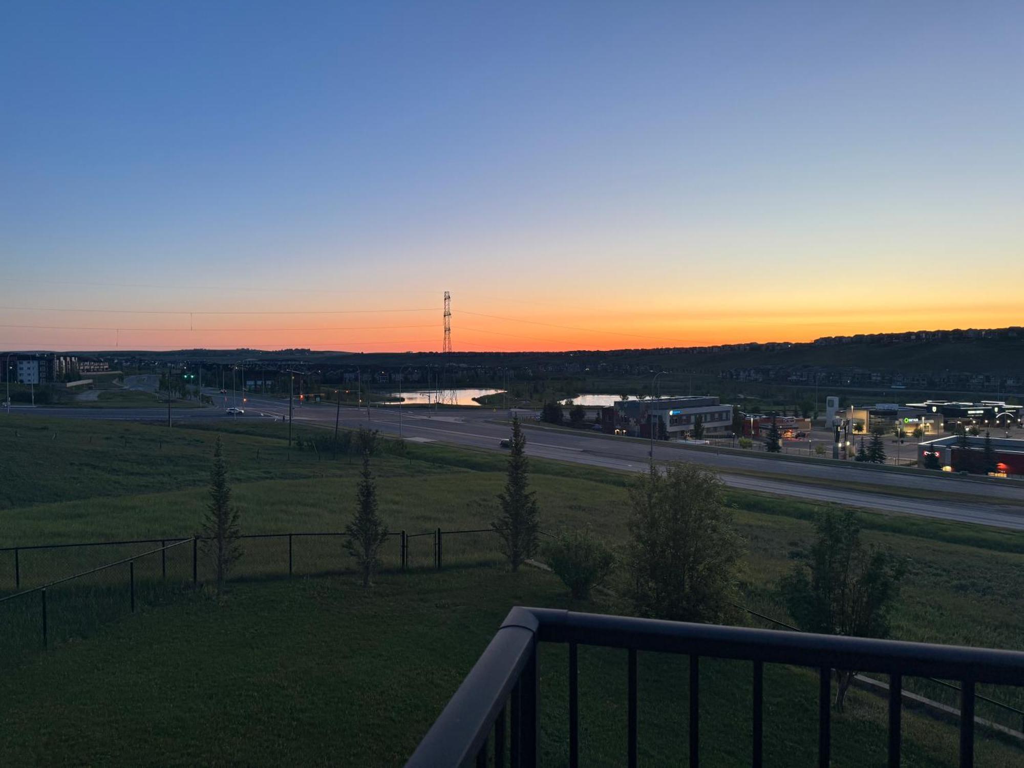 Hébergement de vacances Luxury Lakeview - 2500sqft Of Private Space With 5 Beds, 4 Bath, 2 Living Rooms, Kitchen, Ac, Jacuzzi, 18-min To Airport, 20-min To Downtown, 80-min To Banff Calgary
