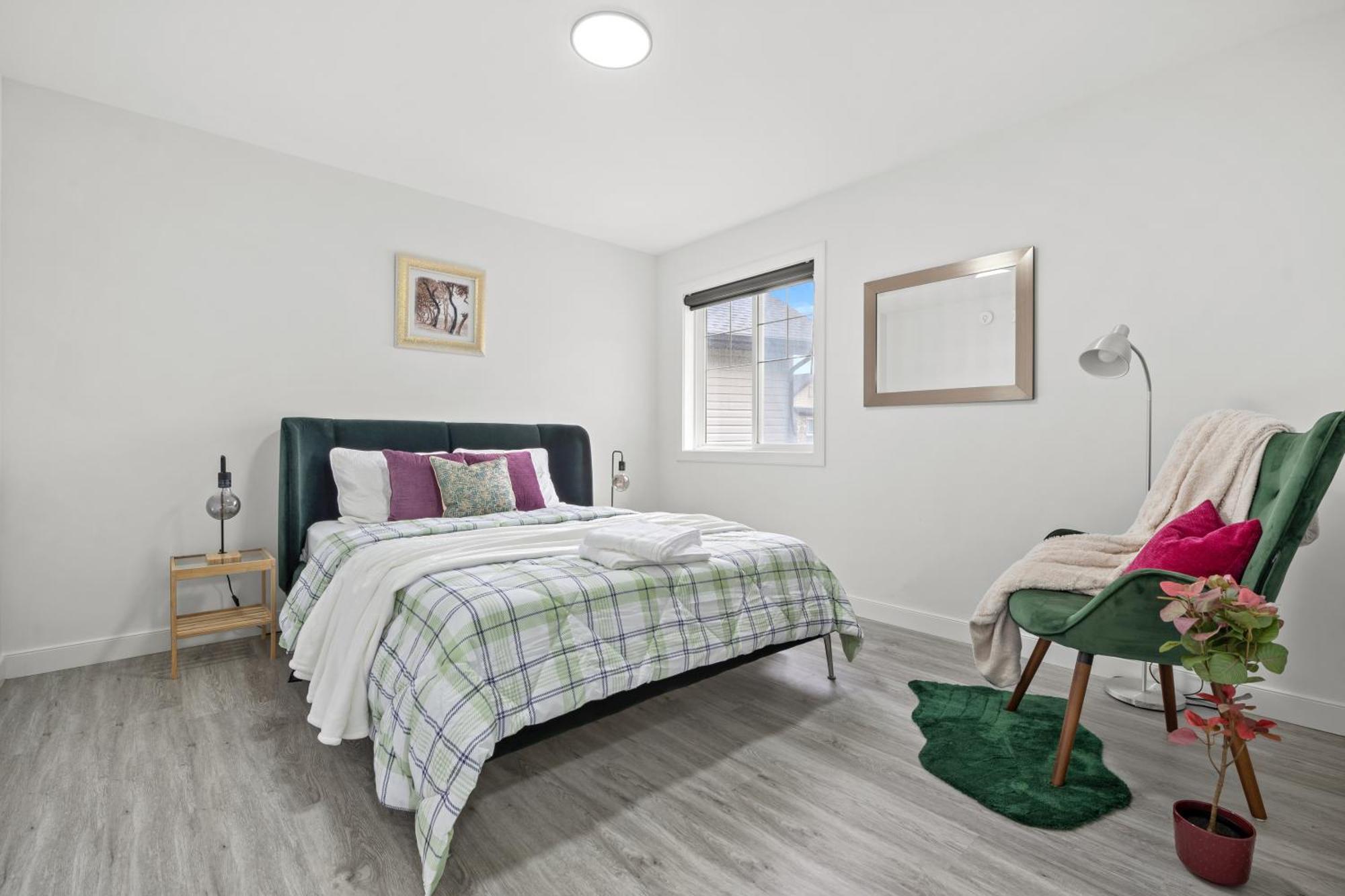 Hébergement de vacances Luxury Lakeview - 2500sqft Of Private Space With 5 Beds, 4 Bath, 2 Living Rooms, Kitchen, Ac, Jacuzzi, 18-min To Airport, 20-min To Downtown, 80-min To Banff